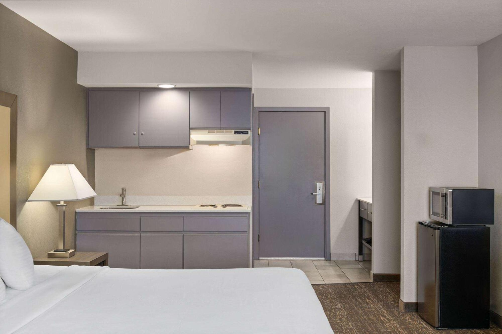 Baymont By Wyndham Moses Lake Exterior photo