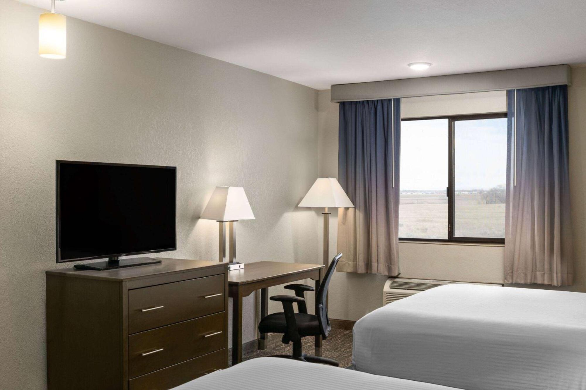 Baymont By Wyndham Moses Lake Exterior photo