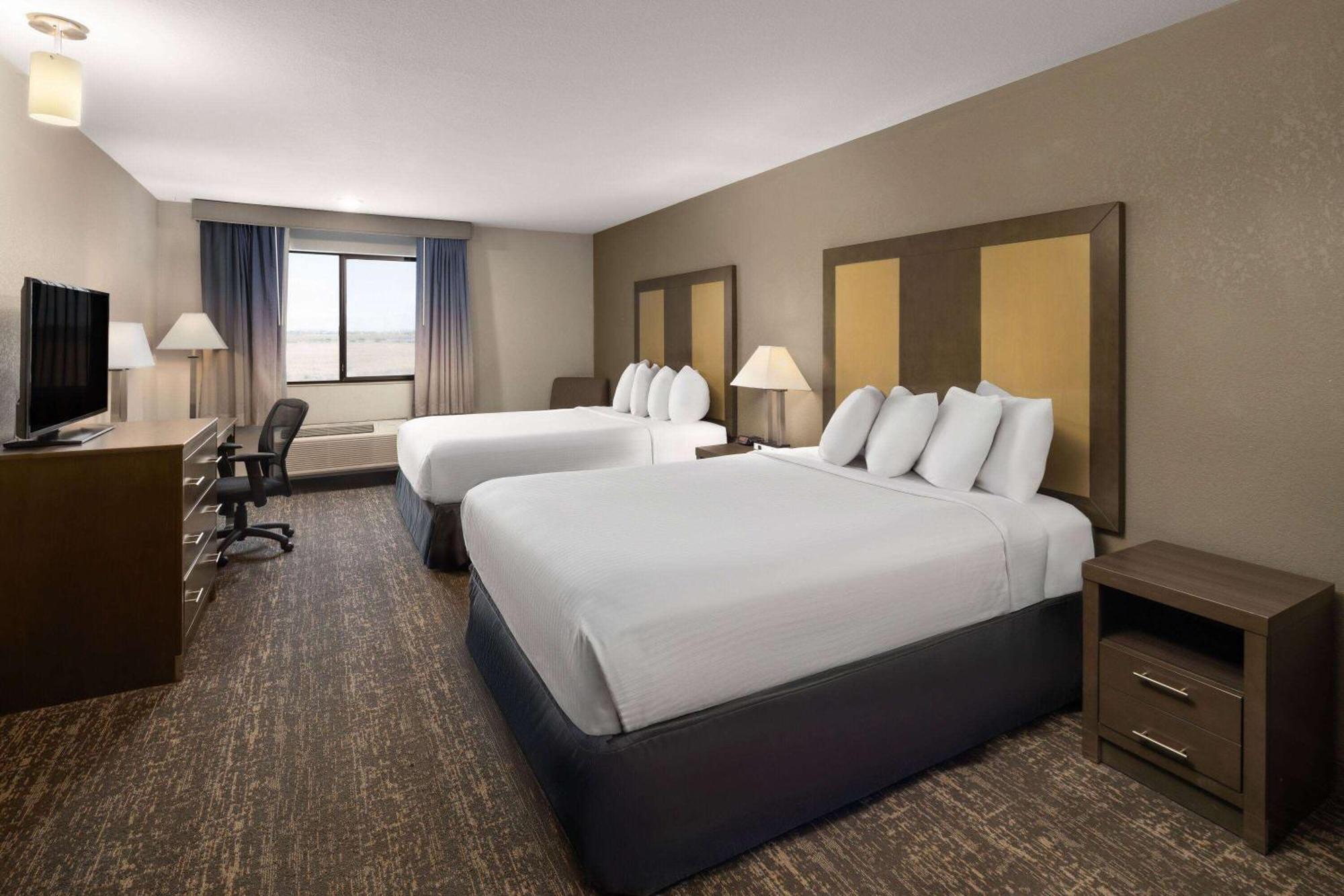 Baymont By Wyndham Moses Lake Exterior photo