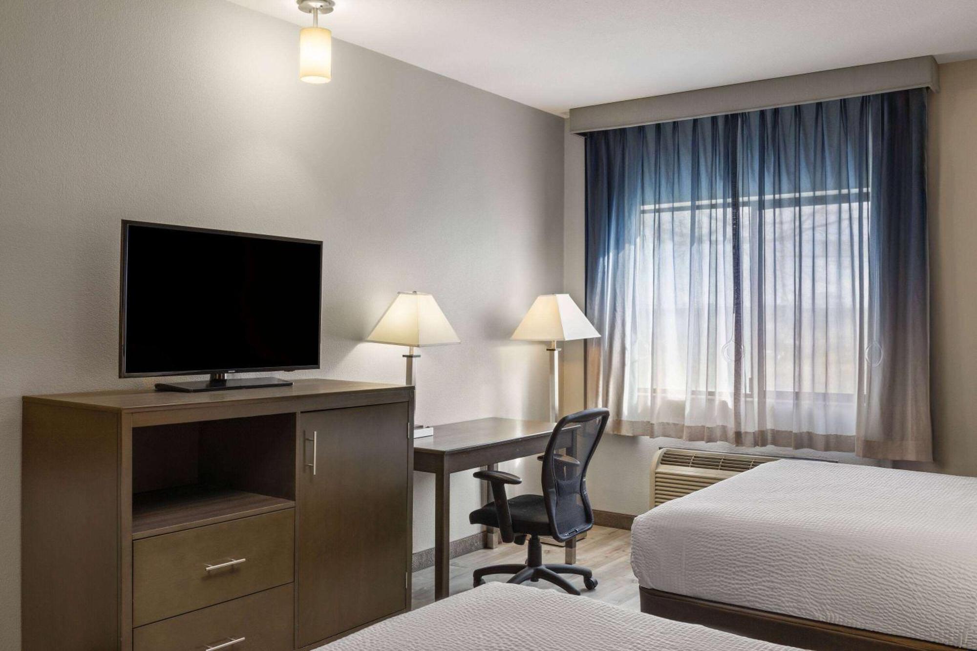 Baymont By Wyndham Moses Lake Exterior photo