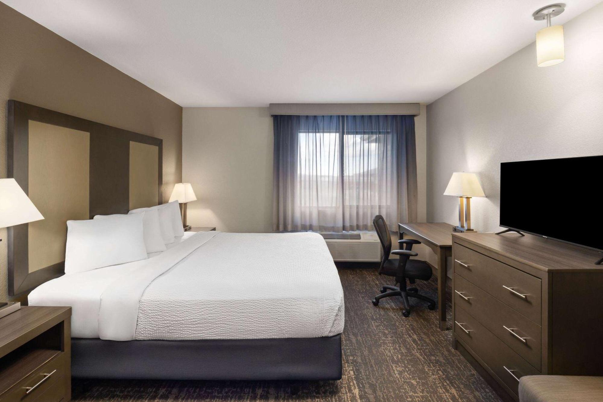 Baymont By Wyndham Moses Lake Exterior photo