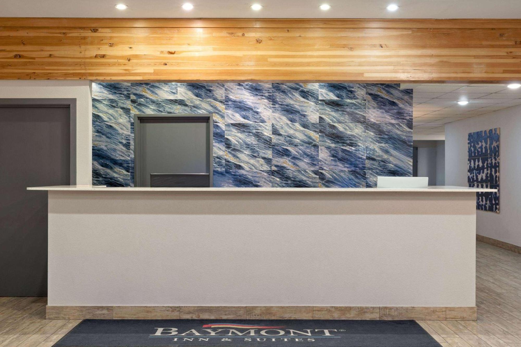 Baymont By Wyndham Moses Lake Exterior photo
