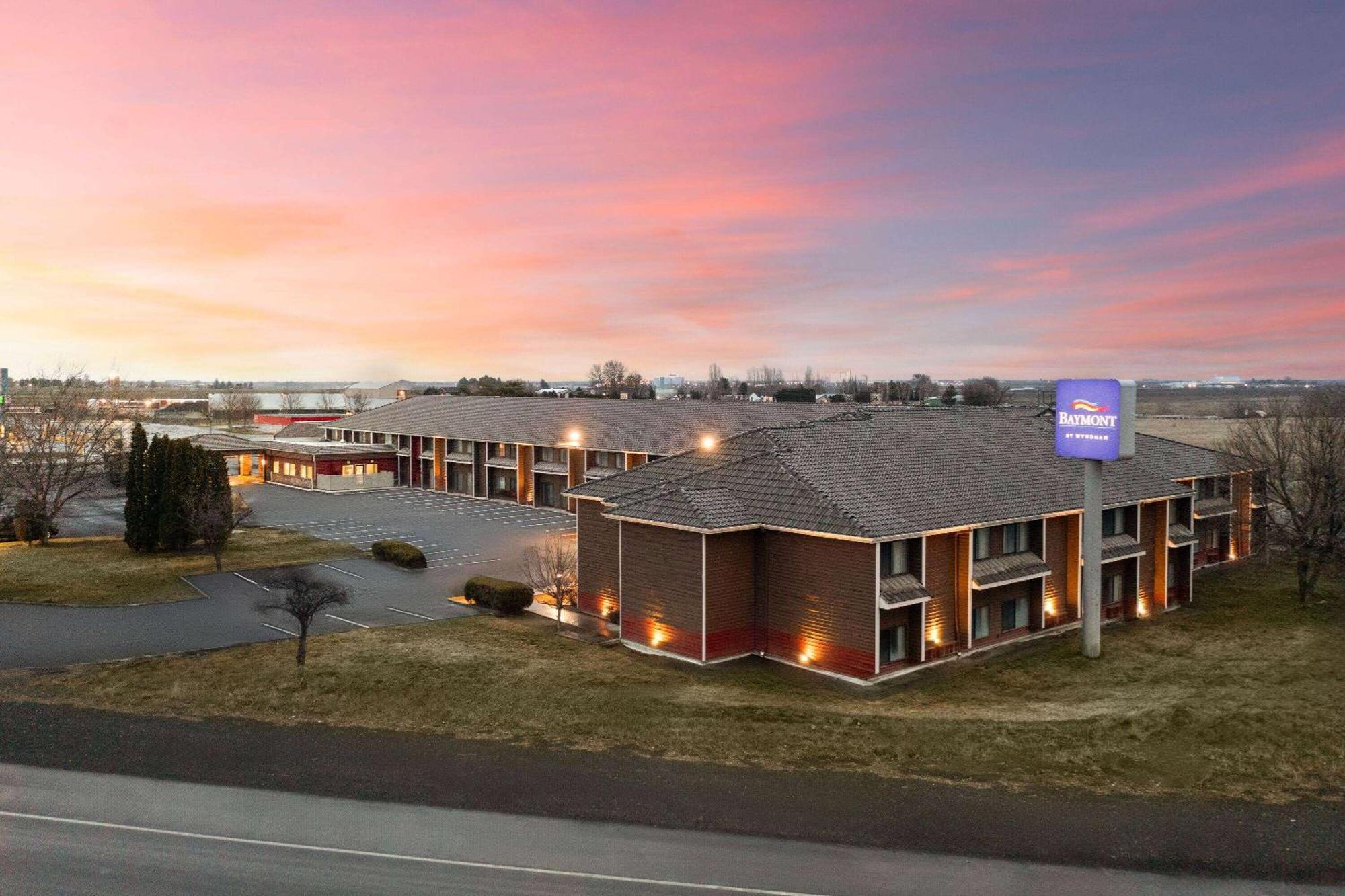 Baymont By Wyndham Moses Lake Exterior photo